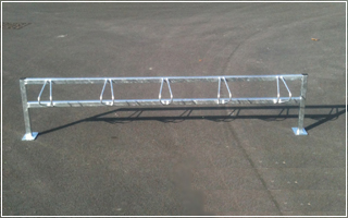 Single sided ground fixed cycle rack